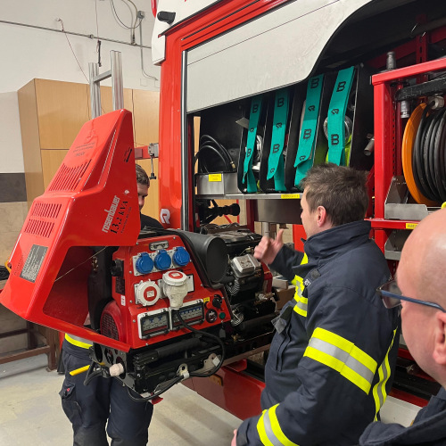 e4262945-04af-471f-af9c-ddc69293cad1