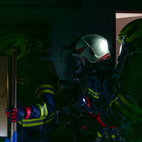 b8efc647-9515-4160-a5a7-3510711f756e-1