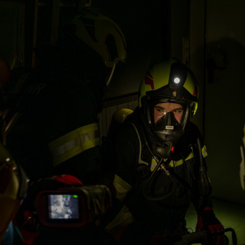 bb2041ee-2fa3-4202-aaef-3cddf55fc776-1